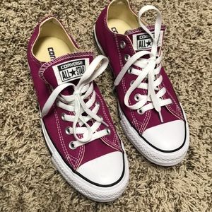 Women's converse shoes. Size 8. Never worn